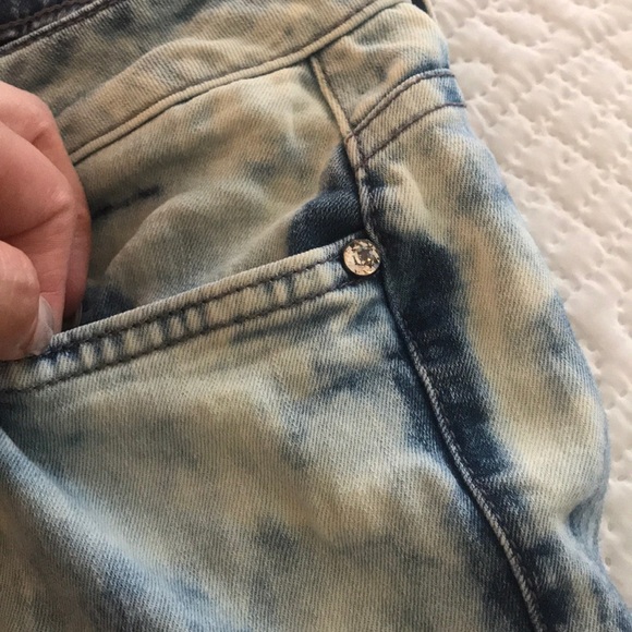 BEBE bleached wash skinny jeans - Picture 5 of 5